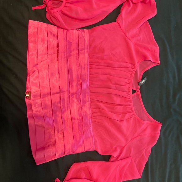 Beautiful top - Picture 3 of 4